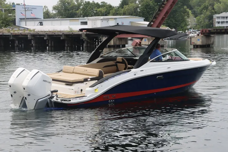 Slide: The Image of Sea Ray 280SXO 2026 - 7