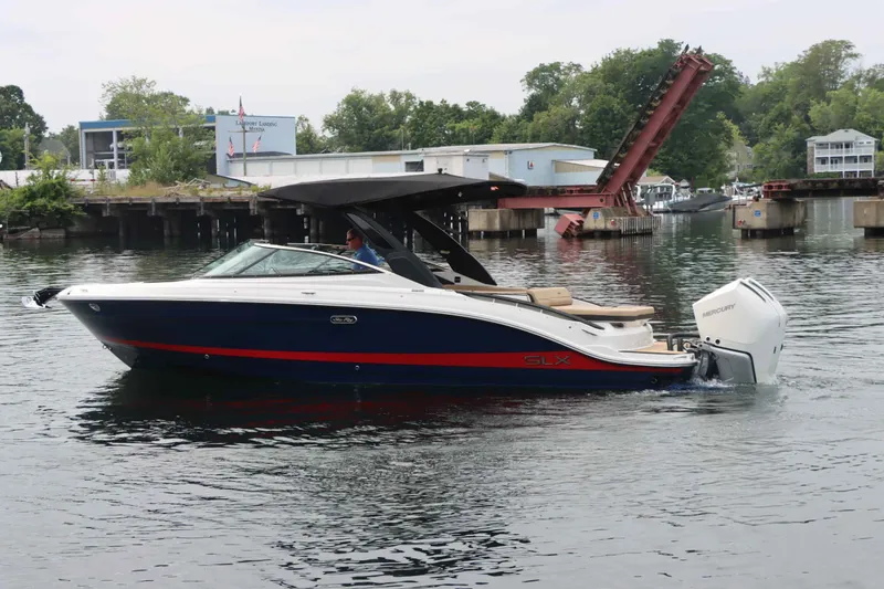 Slide: The Image of Sea Ray 280SXO 2026 - 9