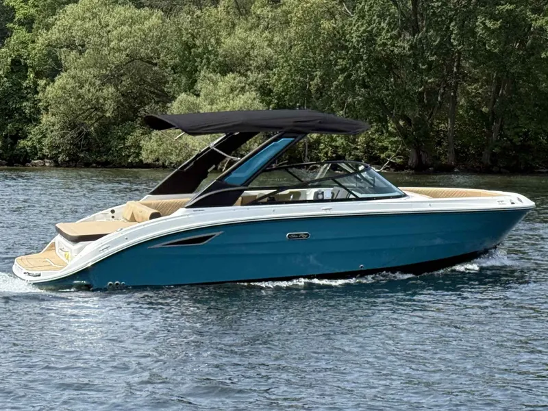 Slide: The Image of Sea Ray 250SDX 2026 - 3