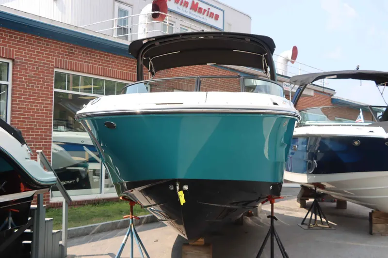 Slide: The Image of Sea Ray 250SDX 2026 - 7
