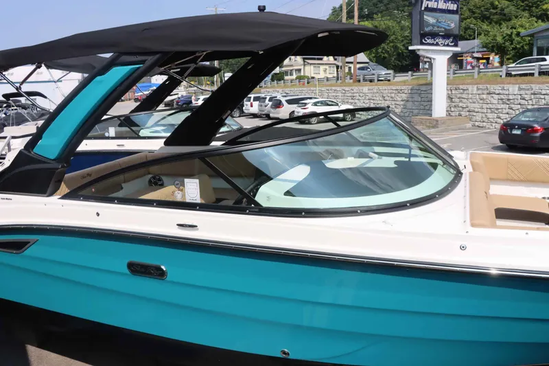 Slide: The Image of Sea Ray 250SDX 2026 - 8