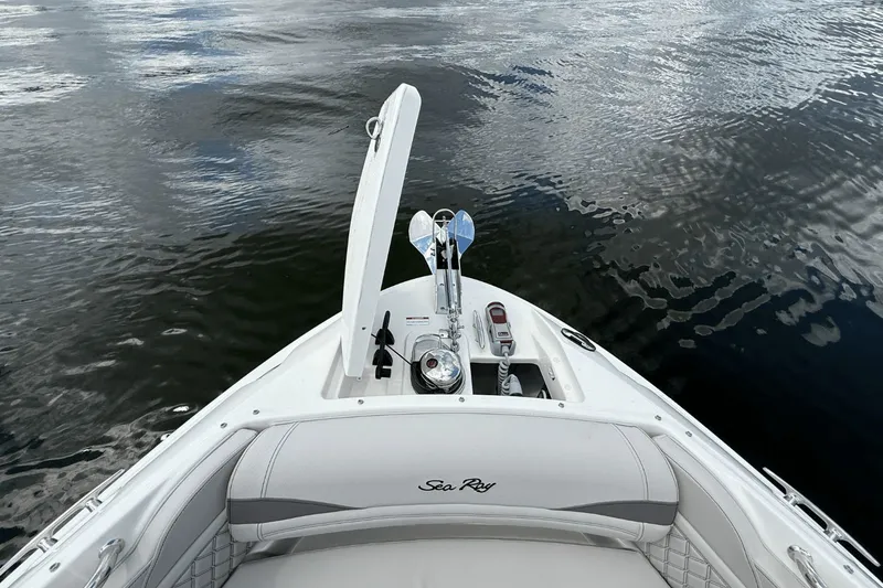 Slide: The Image of Sea Ray SLX 280 2026 - 33