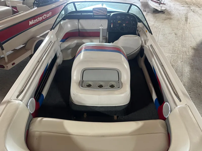 Slide: The Image of 1993 MasterCraft ProStar 190 boat interior with white, red, and blue seating. - 6