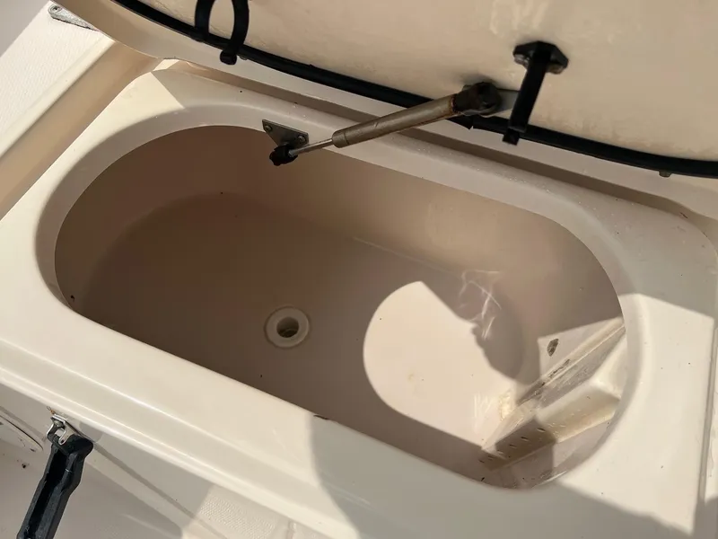 Slide: The Image of Livewell compartment on a 2008 Grady-White 282 Sailfish WA boat. - 14