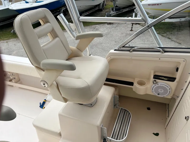 Slide: The Image of Captain's chair on 2008 Grady-White 282 Sailfish WA boat, featuring armrests and footrest. - 19