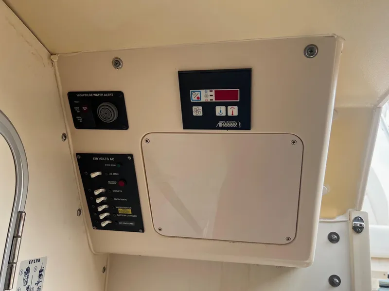 Slide: The Image of Control panel of a 2008 Grady-White 282 Sailfish WA boat. - 31