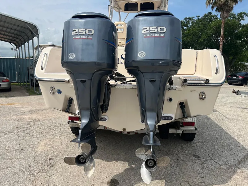 Slide: The Image of 2008 Grady-White 282 Sailfish WA with twin 250 horsepower Yamaha outboard engines. - 7