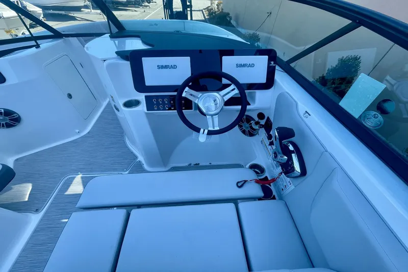 Slide: The Image of Sea Ray SDX 250 Outboard 2026 - 10