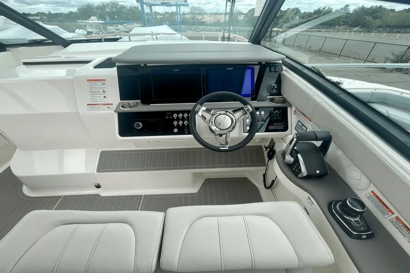 Slide: The Image of Sea Ray Sundancer 320 Outboard 2026 - 15