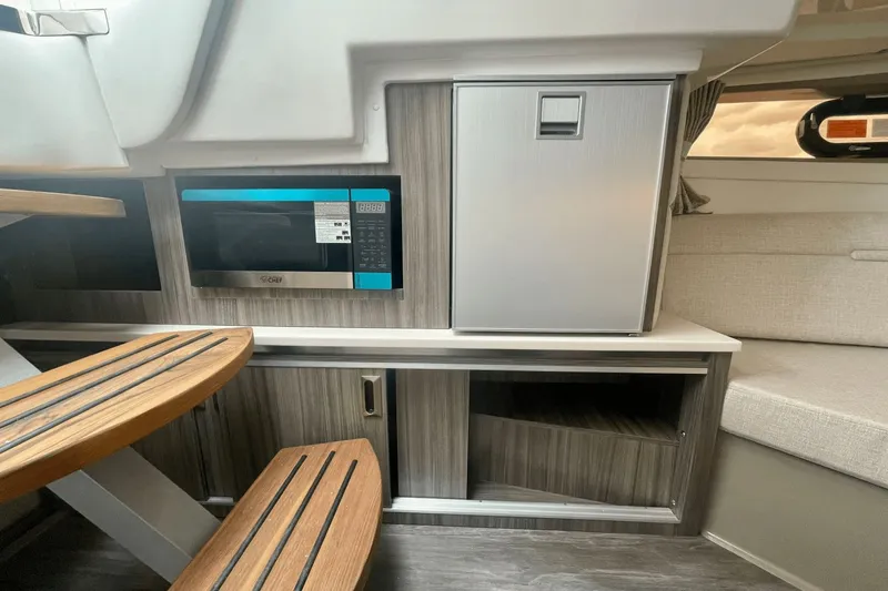 Slide: The Image of Sea Ray Sundancer 320 Outboard 2026 - 19