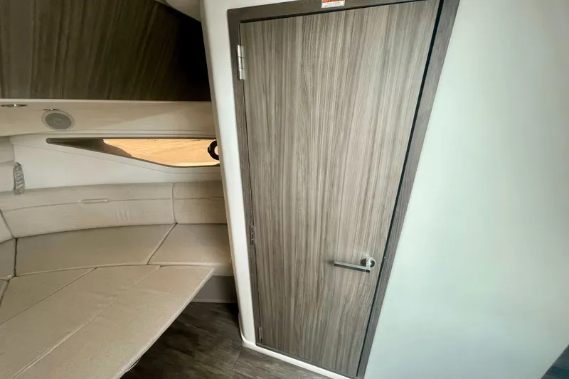 Slide: The Image of Sea Ray Sundancer 320 Outboard 2026 - 20