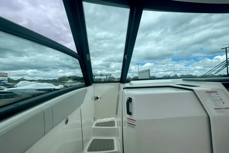 Slide: The Image of Sea Ray Sundancer 320 Outboard 2026 - 24