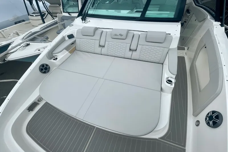 Slide: The Image of Sea Ray Sundancer 320 Outboard 2026 - 26