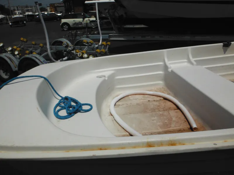 Slide: The Image of 2006 Sun Dolphin WATERTENDER 9.4 boat interior with blue rope and white tubing. - 5