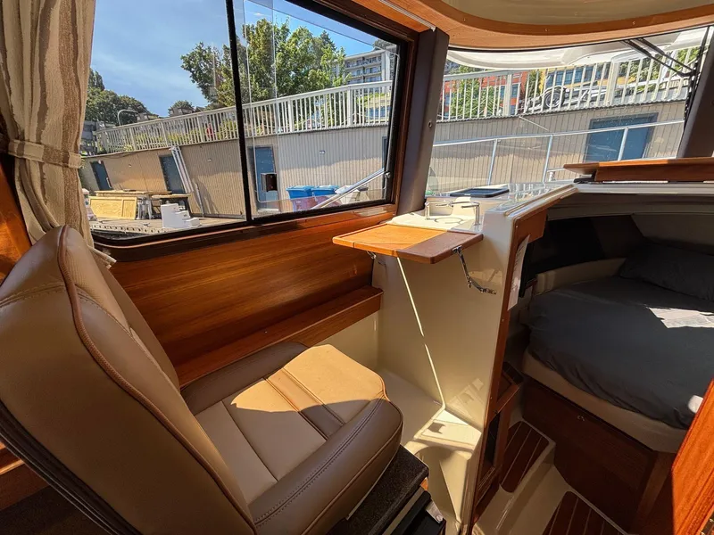 Slide: The Image of Ranger Tugs R-29 S - Companion Seating - 10