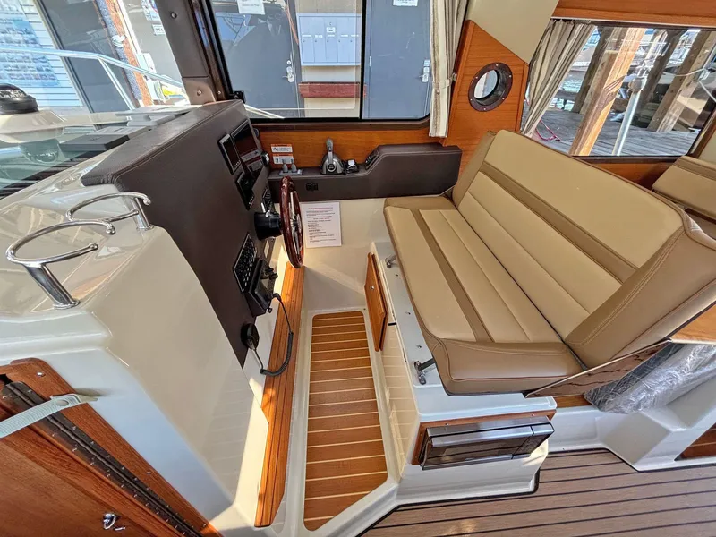 Slide: The Image of Ranger Tugs 29 - Helm - 9