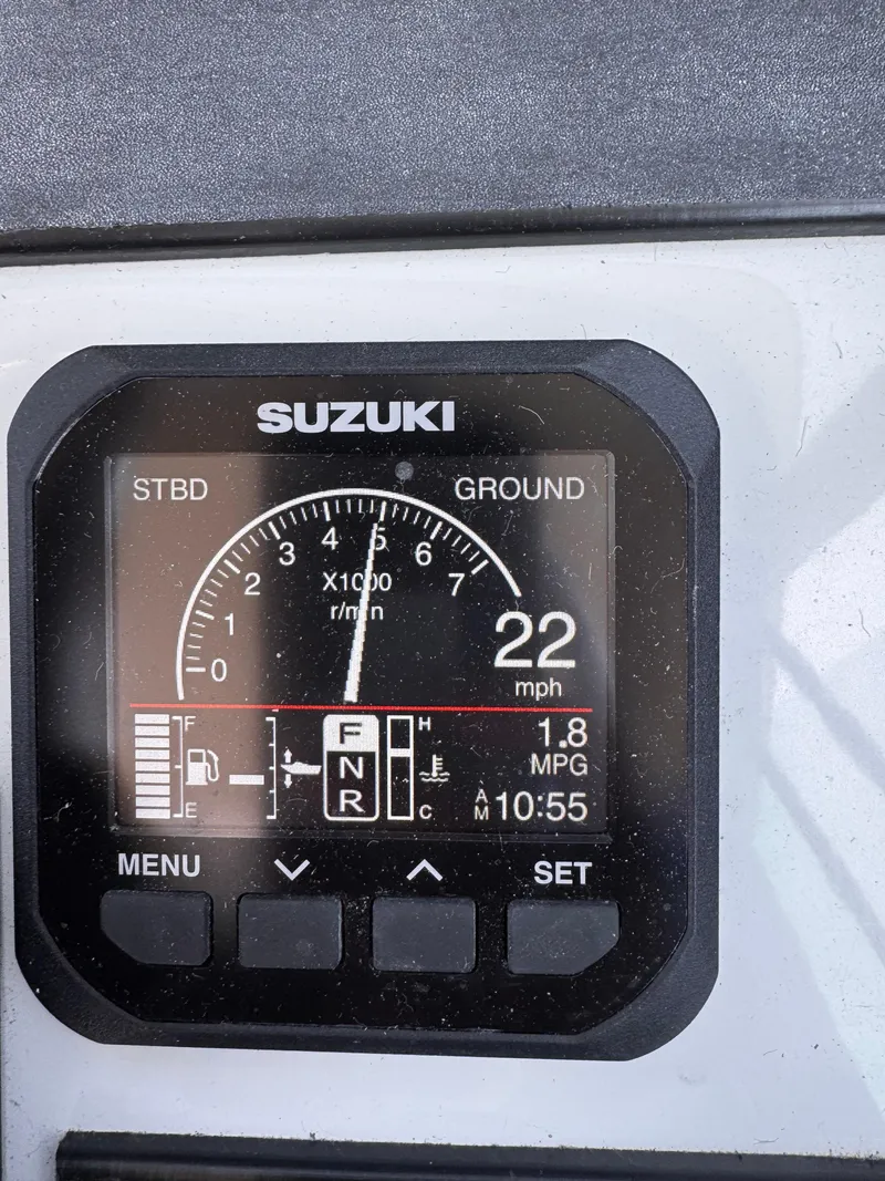 Slide: The Image of Suzuki digital display showing 22 mph speed on Glacier Bay 2680 Coastal Runner, 2004 model. - 32