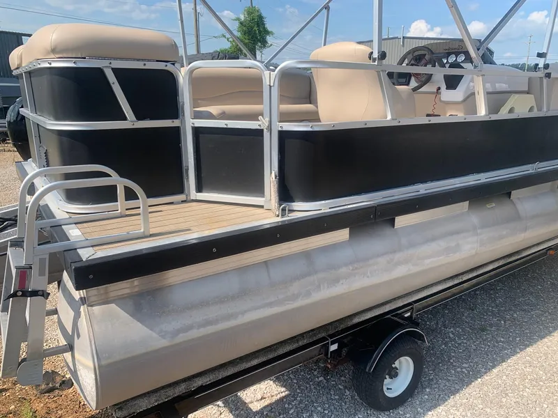 Slide: The Image of 2006 Sun Tracker PARTY BARGE 21 Signature Series pontoon boat on trailer. - 3