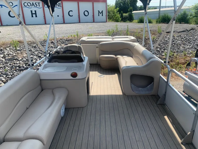 Slide: The Image of 2006 Sun Tracker PARTY BARGE 21 Signature Series with spacious seating and helm station. - 5