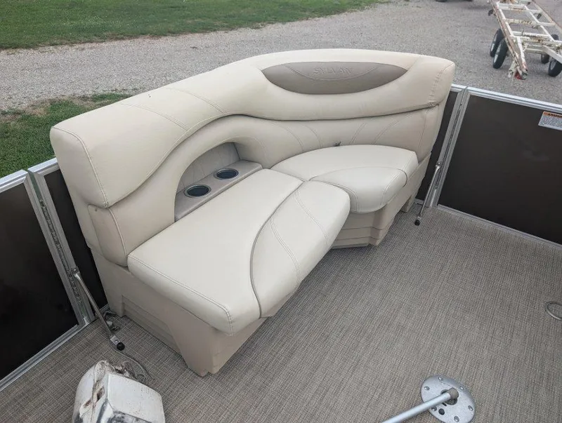 Slide: The Image of Beige seating on 2017 Sylvan Mirage Cruise 8520 CR pontoon boat. - 7