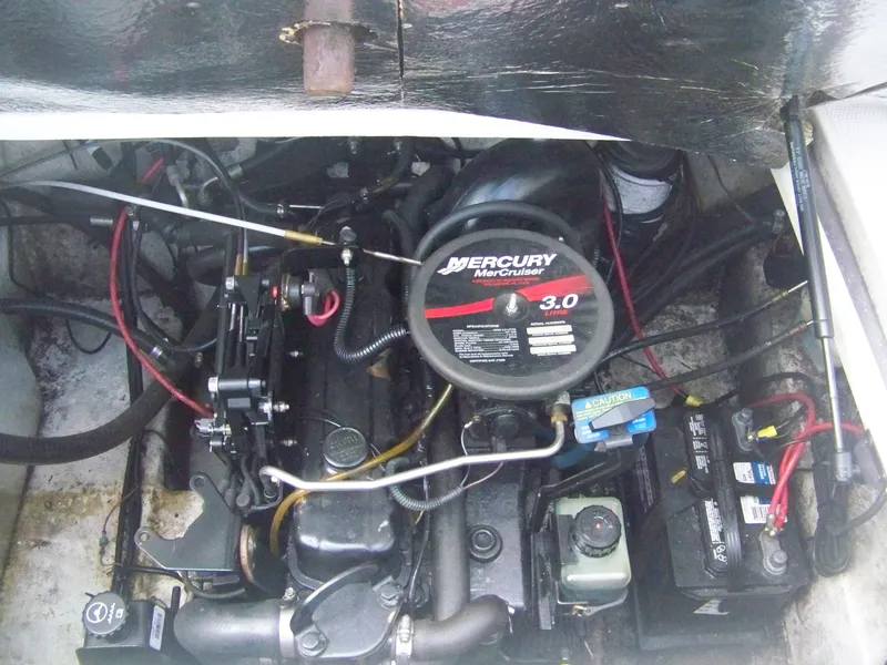 Slide: The Image of 2004 Tracker Q4 boat engine with Mercury MerCruiser 3.0L, detailed view. - 7