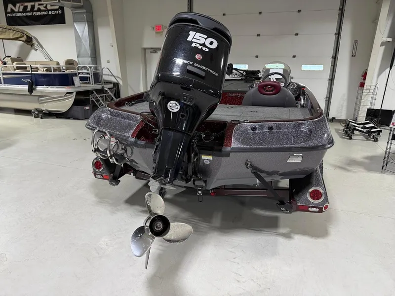 Slide: The Image of 2014 Ranger 118c boat with 150 Pro outboard motor in showroom. - 10