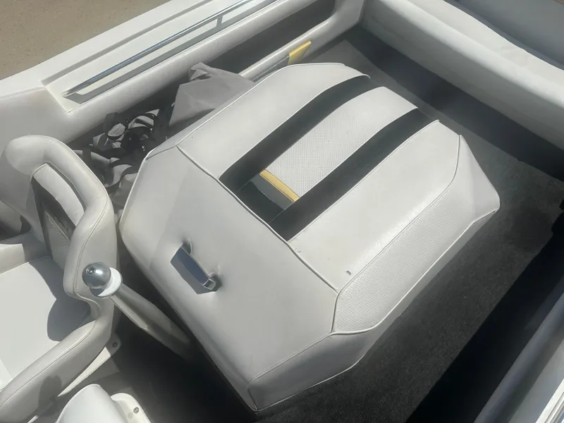 Slide: The Image of 1989 MasterCraft ProStar 190 interior with white upholstery and steering wheel. - 6