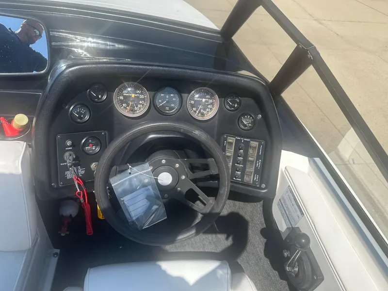 Slide: The Image of 1989 MasterCraft ProStar 190 dashboard with steering wheel and instrument panel. - 8