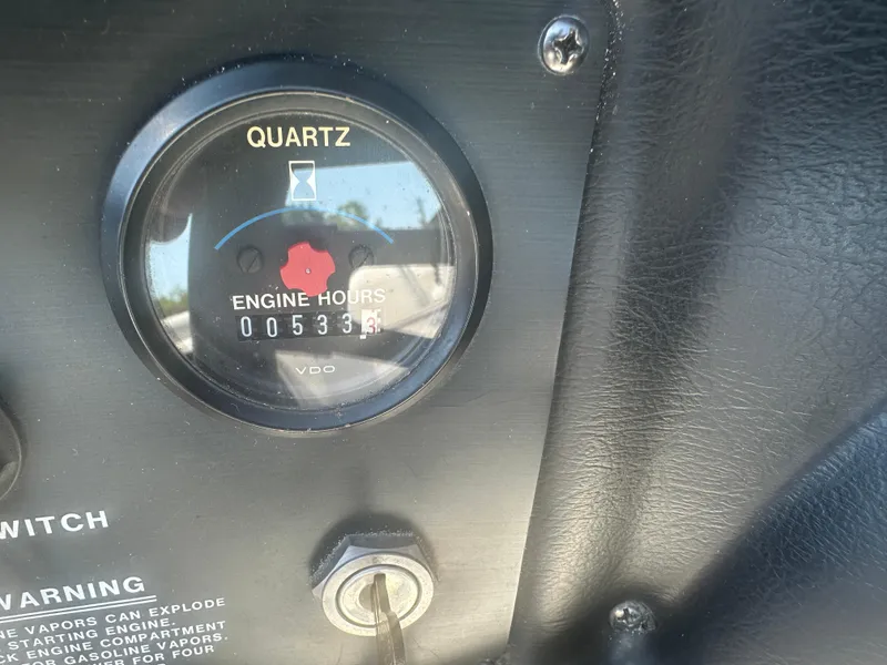 Slide: The Image of 1989 MasterCraft ProStar 190 engine hour meter showing 533.5 hours. - 9
