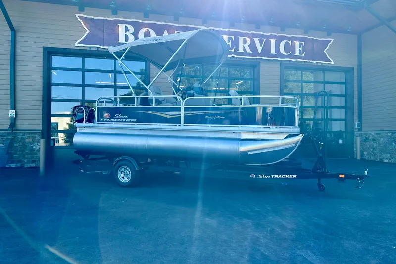 The Image of 2025 Sun Tracker Bass Buggy 18 DLX pontoon boat at service center. - 0