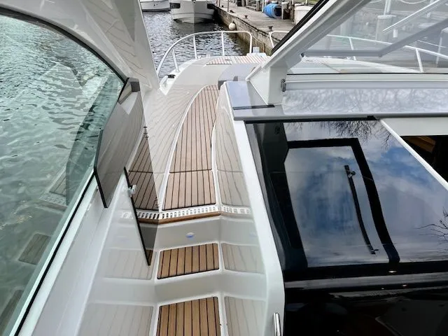 Slide: The Image of Beneteau Gran Turismo 32 2023 - 5