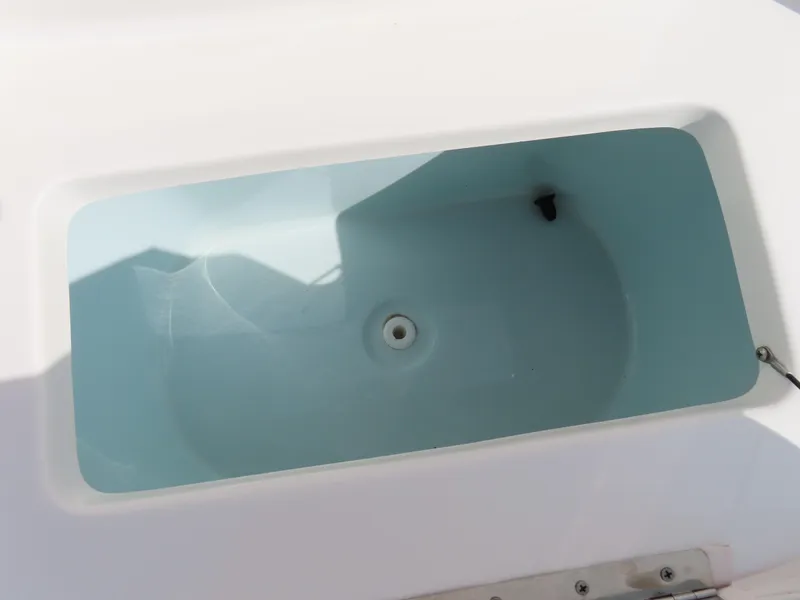 Slide: The Image of Livewell on 2021 Sea Hunt Ultra 219 boat, filled with water. - 18