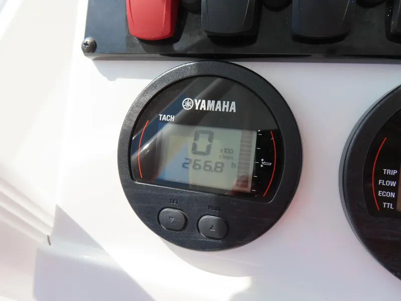 Slide: The Image of Yamaha tachometer on 2021 Sea Hunt Ultra 219 boat dashboard, displaying 266.8 hours. - 25