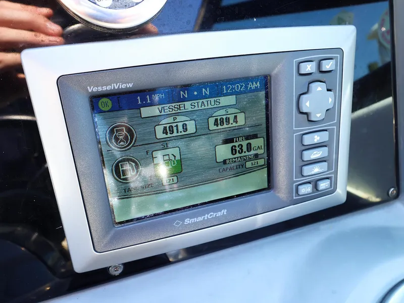 Slide: The Image of SmartCraft VesselView display on 2013 Formula 290 Bowrider showing vessel status and fuel information. - 24