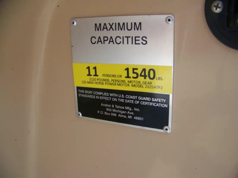 Slide: The Image of Maximum capacity label on 2020 Avalon GS Quad Lounger boat, 11 persons or 1540 lbs. - 8
