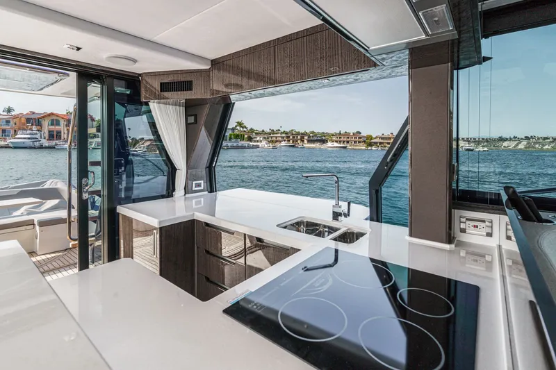 Slide: The Image of Galeon 500 Fly 2024 - 10