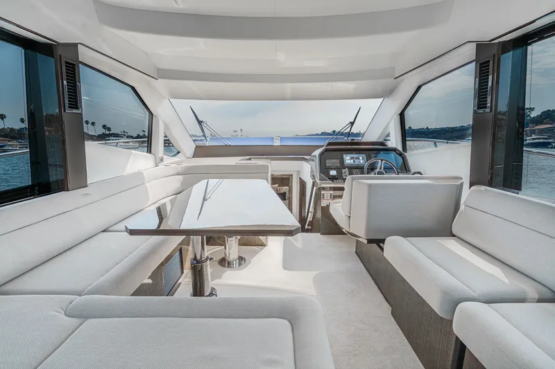 Slide: The Image of Galeon 500 Fly 2024 - 14