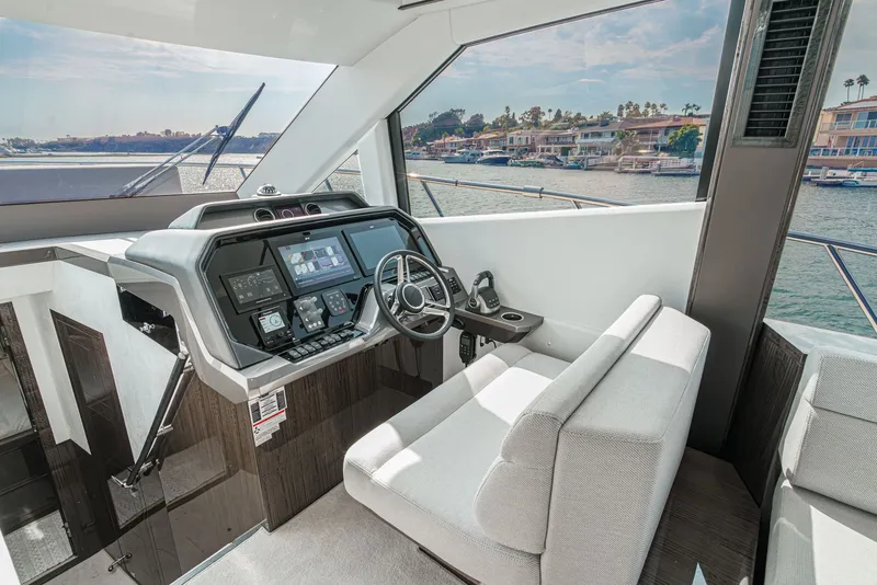Slide: The Image of Galeon 500 Fly 2024 - 15