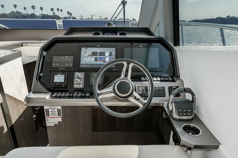 Slide: The Image of Galeon 500 Fly 2024 - 16