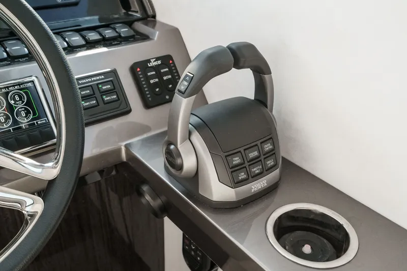 Slide: The Image of Galeon 500 Fly 2024 - 18