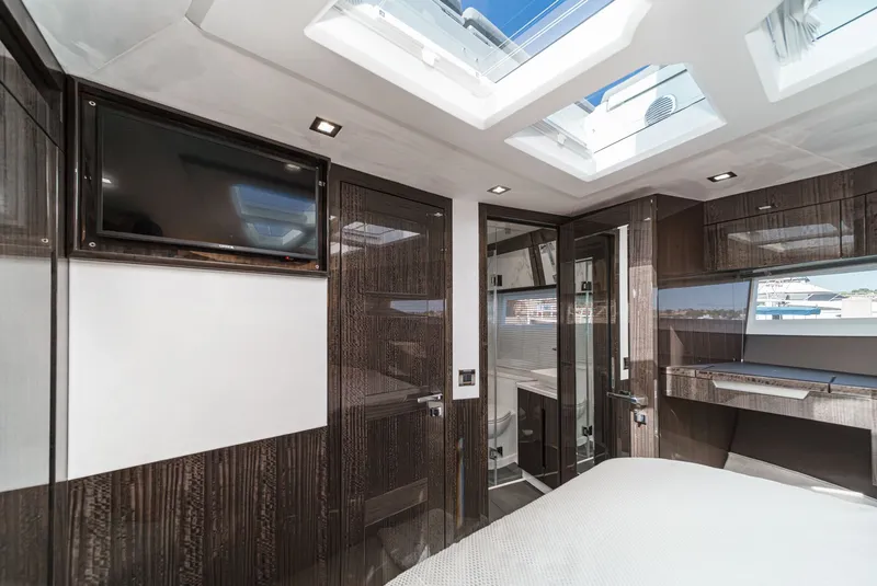 Slide: The Image of Galeon 500 Fly 2024 - 19