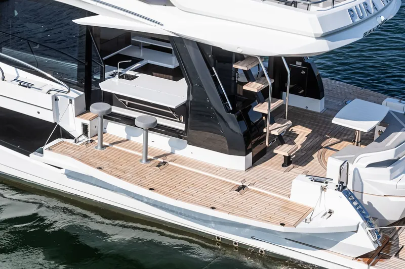 Slide: The Image of Galeon 500 Fly 2024 - 2