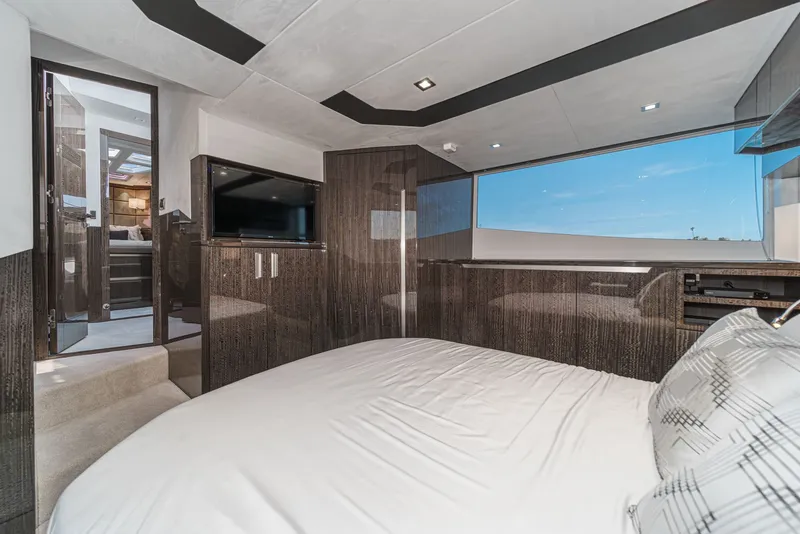 Slide: The Image of Galeon 500 Fly 2024 - 20