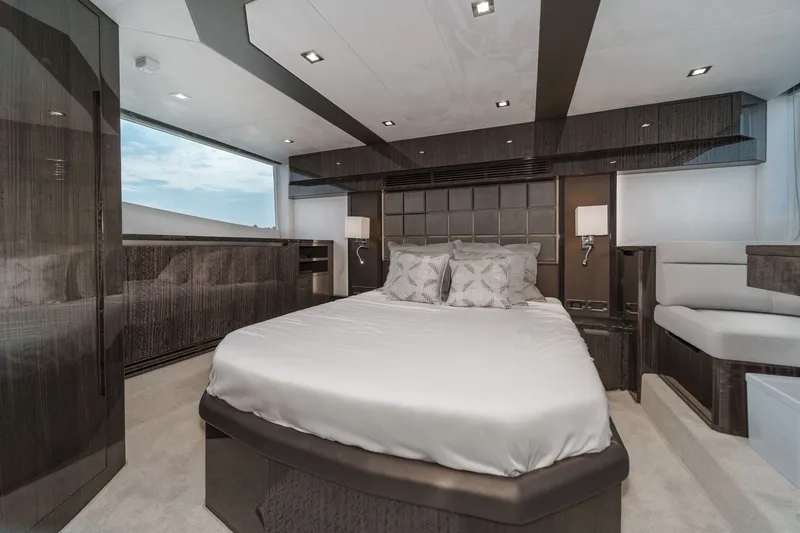 Slide: The Image of Galeon 500 Fly 2024 - 21