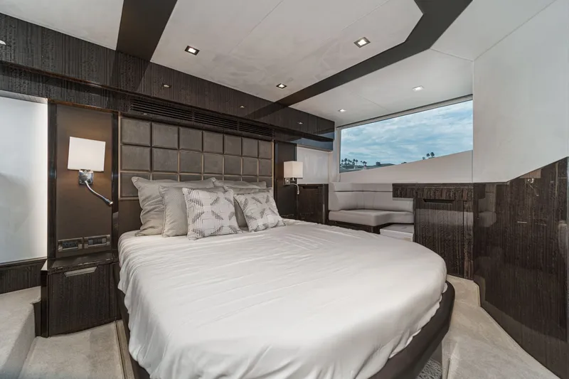 Slide: The Image of Galeon 500 Fly 2024 - 22