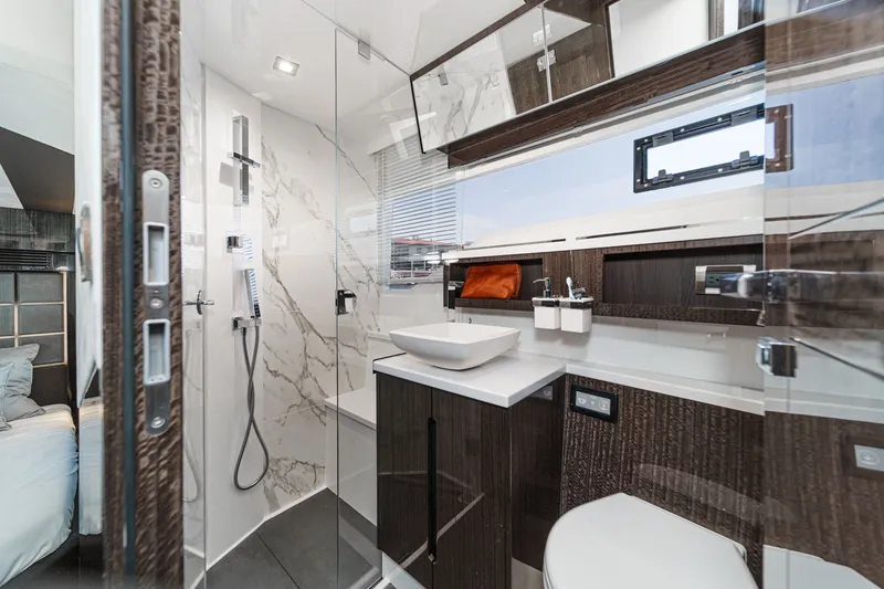 Slide: The Image of Galeon 500 Fly 2024 - 24