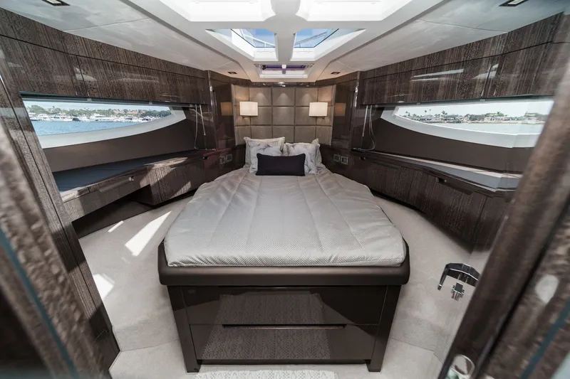 Slide: The Image of Galeon 500 Fly 2024 - 25