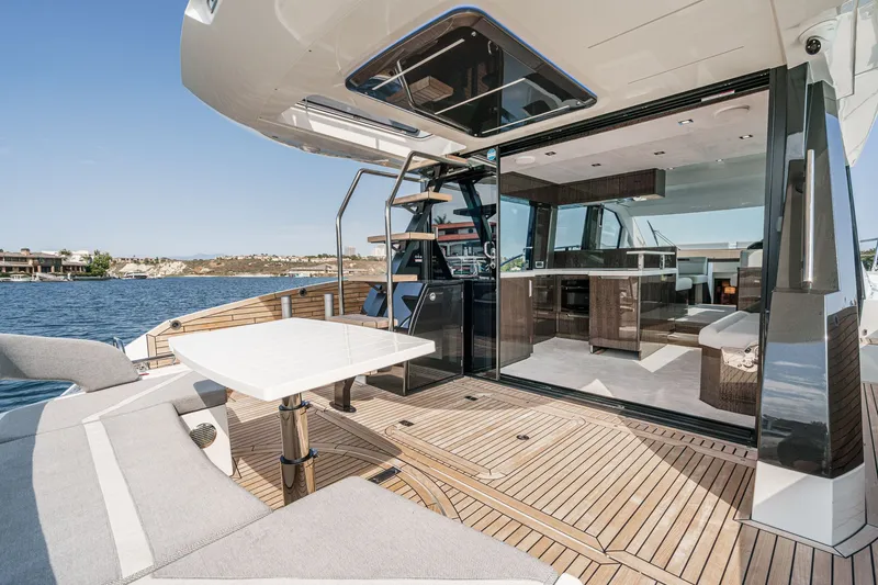 Slide: The Image of Galeon 500 Fly 2024 - 28