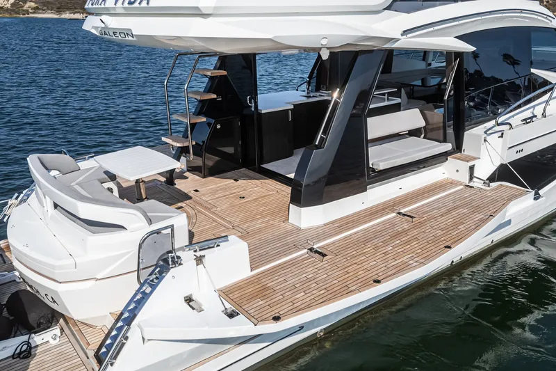 Slide: The Image of Galeon 500 Fly 2024 - 31