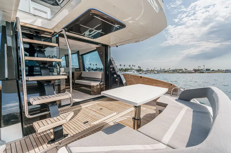 Slide: The Image of Galeon 500 Fly 2024 - 32